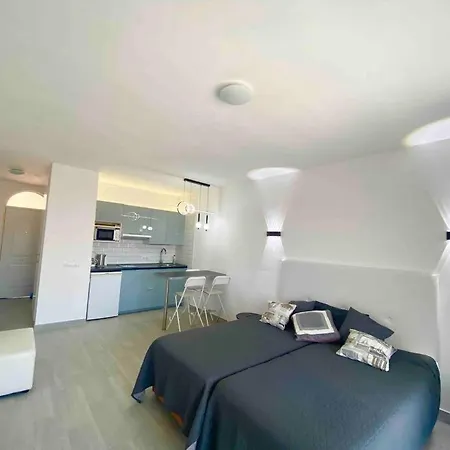 уютная студия в америкас Apartman *